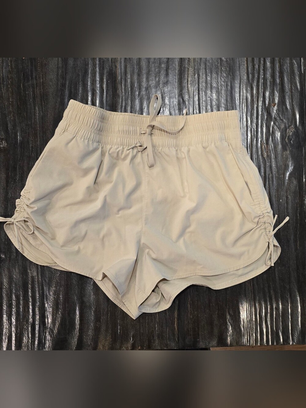 High Rise Weekender Rouched Short - Beige